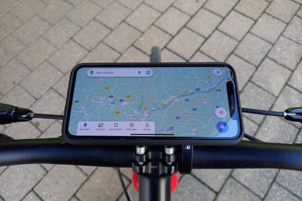 Smartphone-Lenkerhalter Handlebar Mount Pro von SP-Connect am E-Bike montiert
